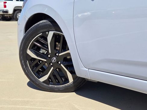 Used 2025 Nissan Versa SR image 29