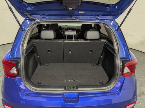 Used 2024 Hyundai Venue Limited image 6