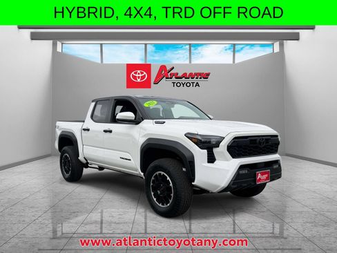 Used 2025 Toyota Tacoma TRD Off-Road AWD/4WD image 1