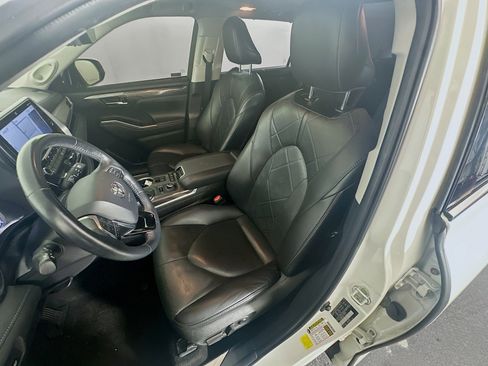 Used 2021 Toyota Highlander Platinum AWD/4WD image 13