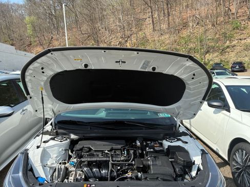 Used 2025 Kia K4 LXS image 32