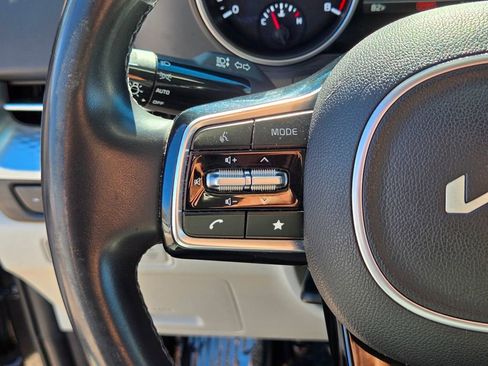 Used 2024 Kia Carnival LX image 18