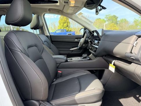 New 2026 Nissan Pathfinder SL w/ SL Premium Package AWD/4WD image 10