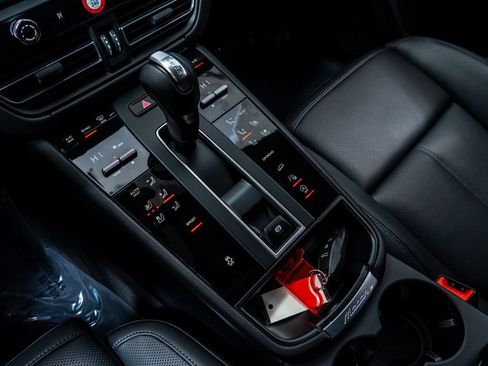 Certified 2026 Porsche Macan image 19