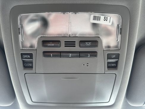 Used 2017 Toyota Highlander Limited image 23