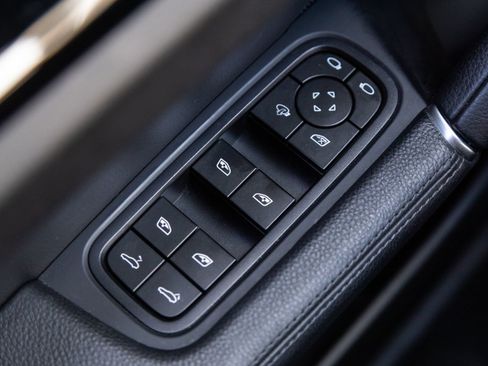 Certified 2023 Porsche Cayenne AWD/4WD image 19