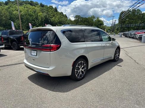 Used 2021 Chrysler Pacifica Limited w/ Premium & Safety Sphere Group AWD/4WD image 3