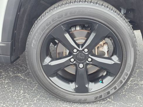 Used 2023 Jeep Grand Cherokee L Laredo RWD image 8