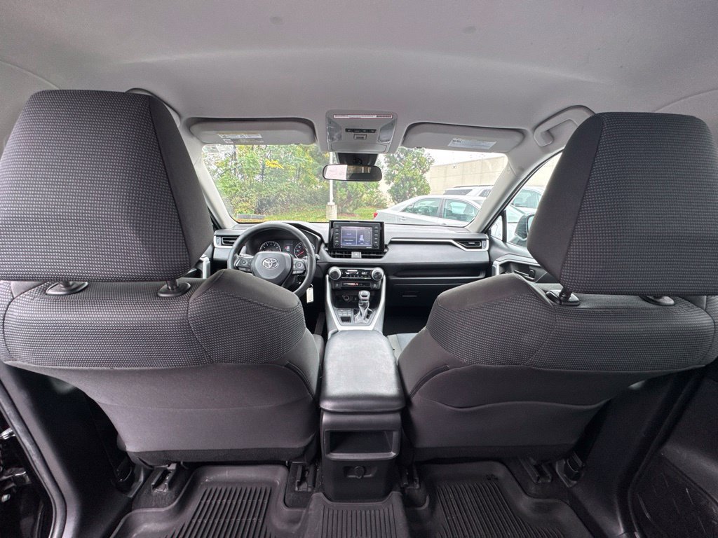 Used 2021 Toyota RAV4 LE AWD/4WD image 14