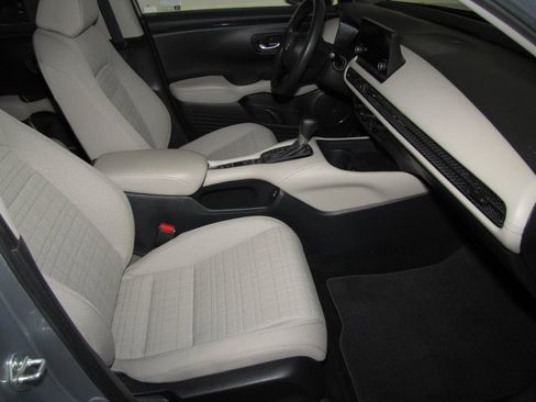 Certified 2025 Honda HR-V LX image 18