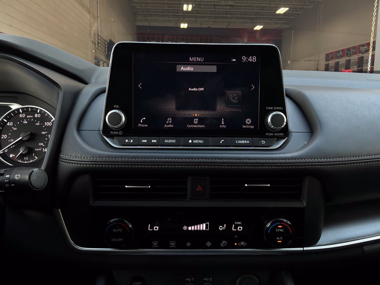 Used 2025 Nissan Rogue SV FWD image 30