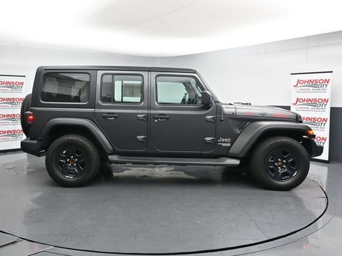 Used 2021 Jeep Wrangler Unlimited Sport AWD/4WD image 9