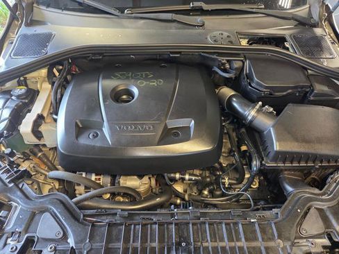 Used 2018 Volvo V60 T5 Cross Country image 14
