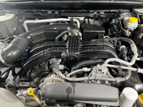 Used 2023 Subaru Outback Premium image 29