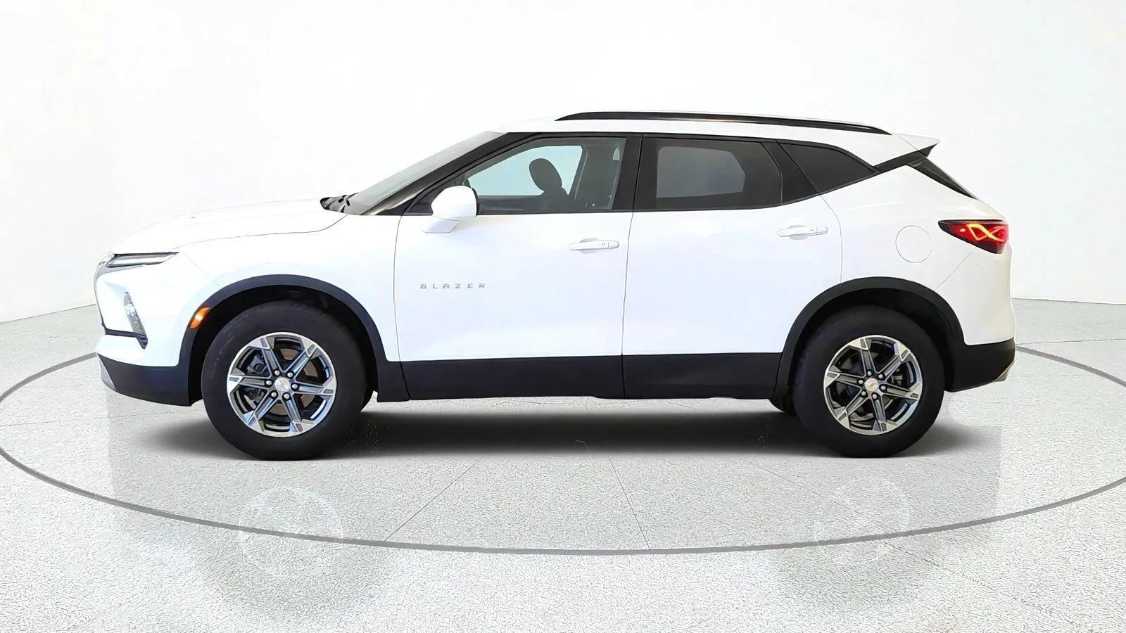 Used 2024 Chevrolet Blazer LT w/ Convenience Package FWD image 5