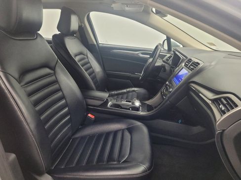 Used 2020 Ford Fusion SEL image 21
