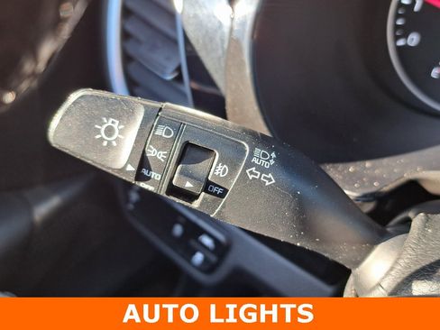 Used 2021 Kia Seltos EX image 11