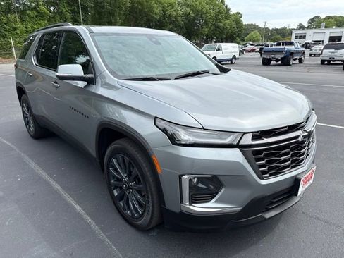 Used 2023 Chevrolet Traverse RS AWD/4WD image 7