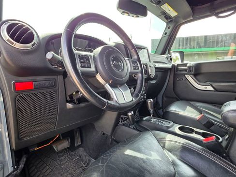 Used 2015 Jeep Wrangler Unlimited Rubicon image 13