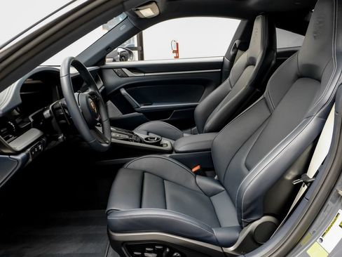 Used 2025 Porsche 911 Carrera S RWD image 8