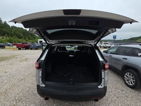 Used 2021 Chevrolet Traverse LT AWD/4WD image 15