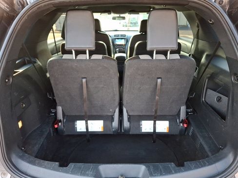 Used 2017 Ford Explorer XLT w/ Equipment Group 202A image 15