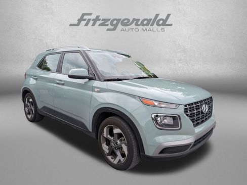 Used 2025 Hyundai Venue SEL FWD image 1