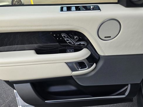 Used 2020 Land Rover Range Rover Autobiography image 17