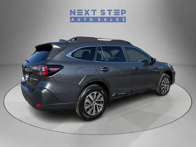 Used 2024 Subaru Outback Premium AWD/4WD image 8