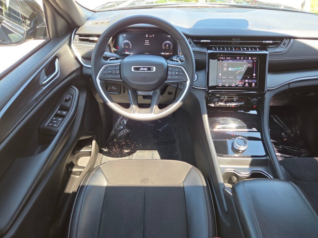 Used 2024 Jeep Grand Cherokee L Altitude AWD/4WD image 28