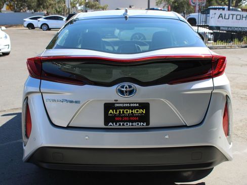 Used 2017 Toyota Prius Prime Advanced FWD image 32