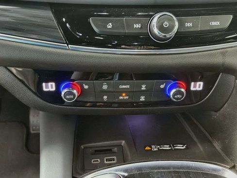 Used 2024 Buick Enclave Essence FWD image 15