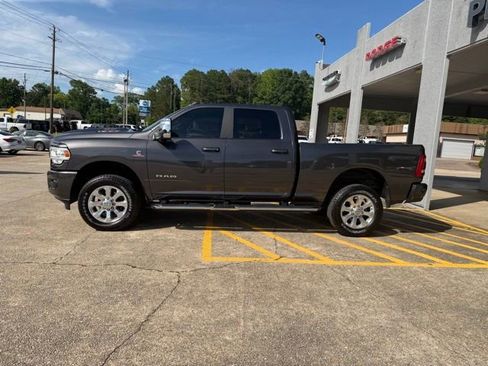 Used 2023 RAM 2500 Laramie AWD/4WD image 2