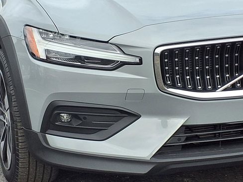 Used 2025 Volvo V60 B5 Cross Country Plus image 26