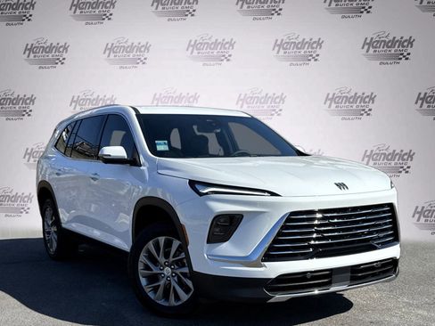 Used 2025 Buick Enclave Preferred w/ Power Package image 2