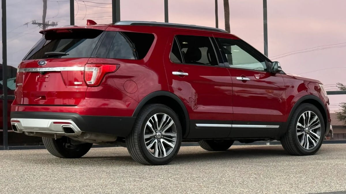 Used 2017 Ford Explorer Platinum AWD/4WD image 12
