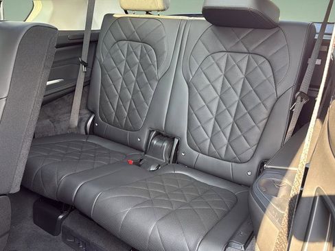 Used 2025 BMW X7 xDrive40i w/ Climate Comfort Package image 25