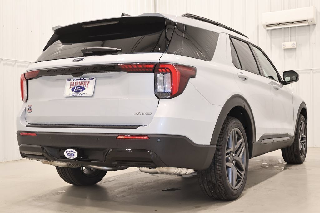 New 2026 Ford Explorer ST-Line w/ ST-Line Street Pack AWD/4WD image 8