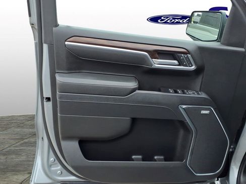 Used 2025 GMC Sierra 1500 SLT RWD image 11