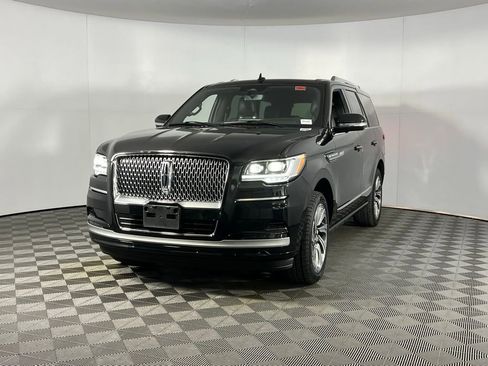 Used 2024 Lincoln Navigator Reserve image 10