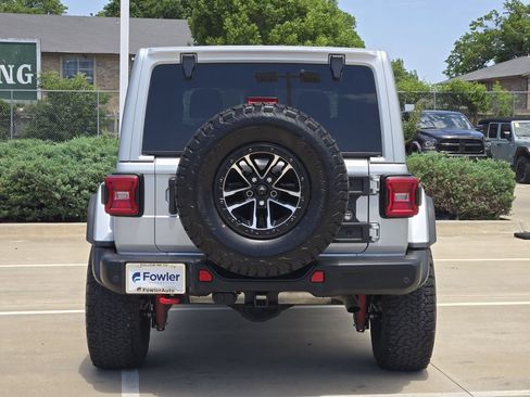 Used 2024 Jeep Wrangler Unlimited Rubicon AWD/4WD image 6