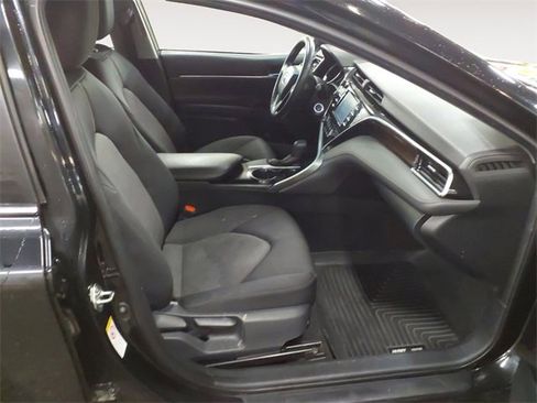 Used 2018 Toyota Camry LE image 15