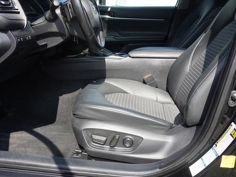 Used 2024 Toyota Camry SE AWD/4WD image 18