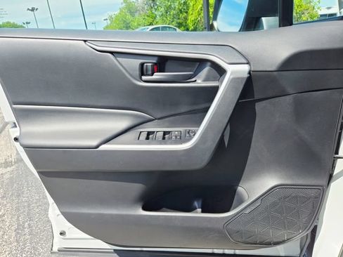 Used 2021 Toyota RAV4 LE AWD/4WD image 29