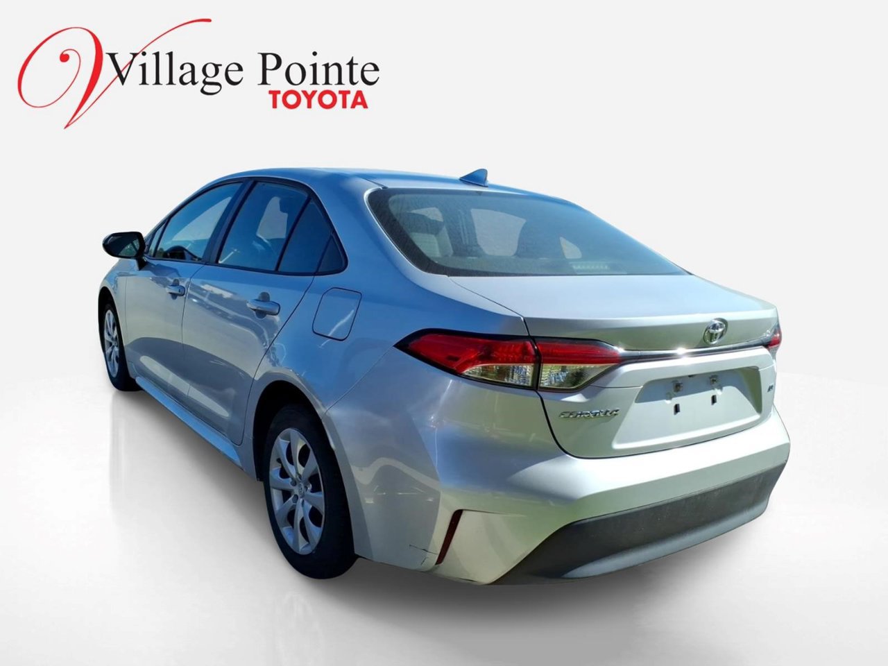 Used 2024 Toyota Corolla LE FWD image 2