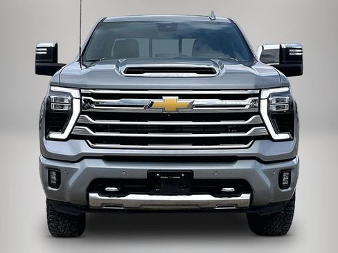 Used 2025 Chevrolet Silverado 2500 High Country w/ High Country Premium Package AWD/4WD image 3