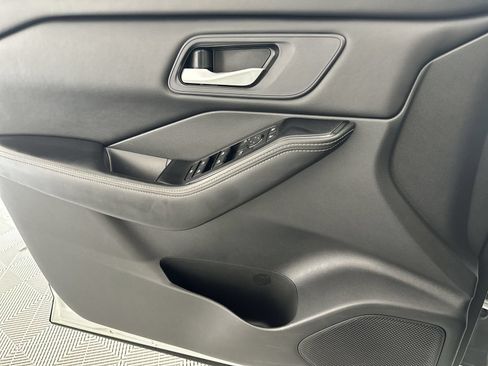 Certified 2024 Nissan Rogue SV FWD image 29