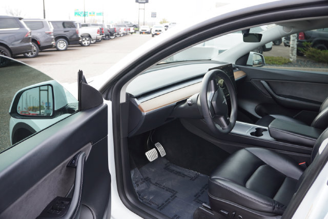 Used 2022 Tesla Model Y Performance AWD/4WD image 14