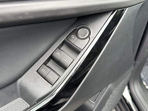 New 2026 Chevrolet Equinox LT w/ Convenience Package II image 29