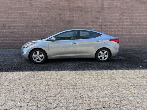 Used 2013 Hyundai Elantra GLS w/ Preferred Pkg image 2